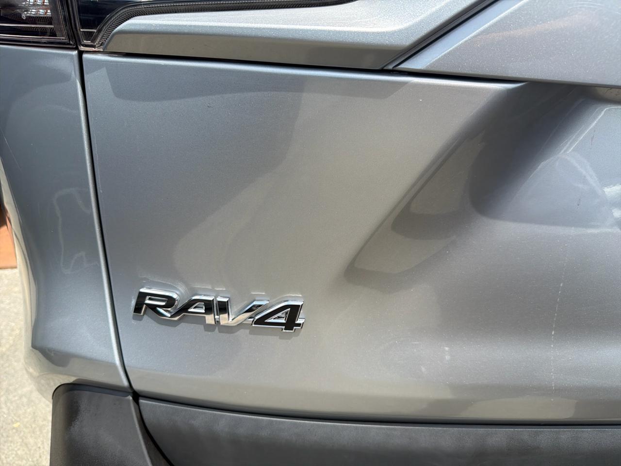 Toyota RAV4 Hybrid XLE AWD (Natl) 2020