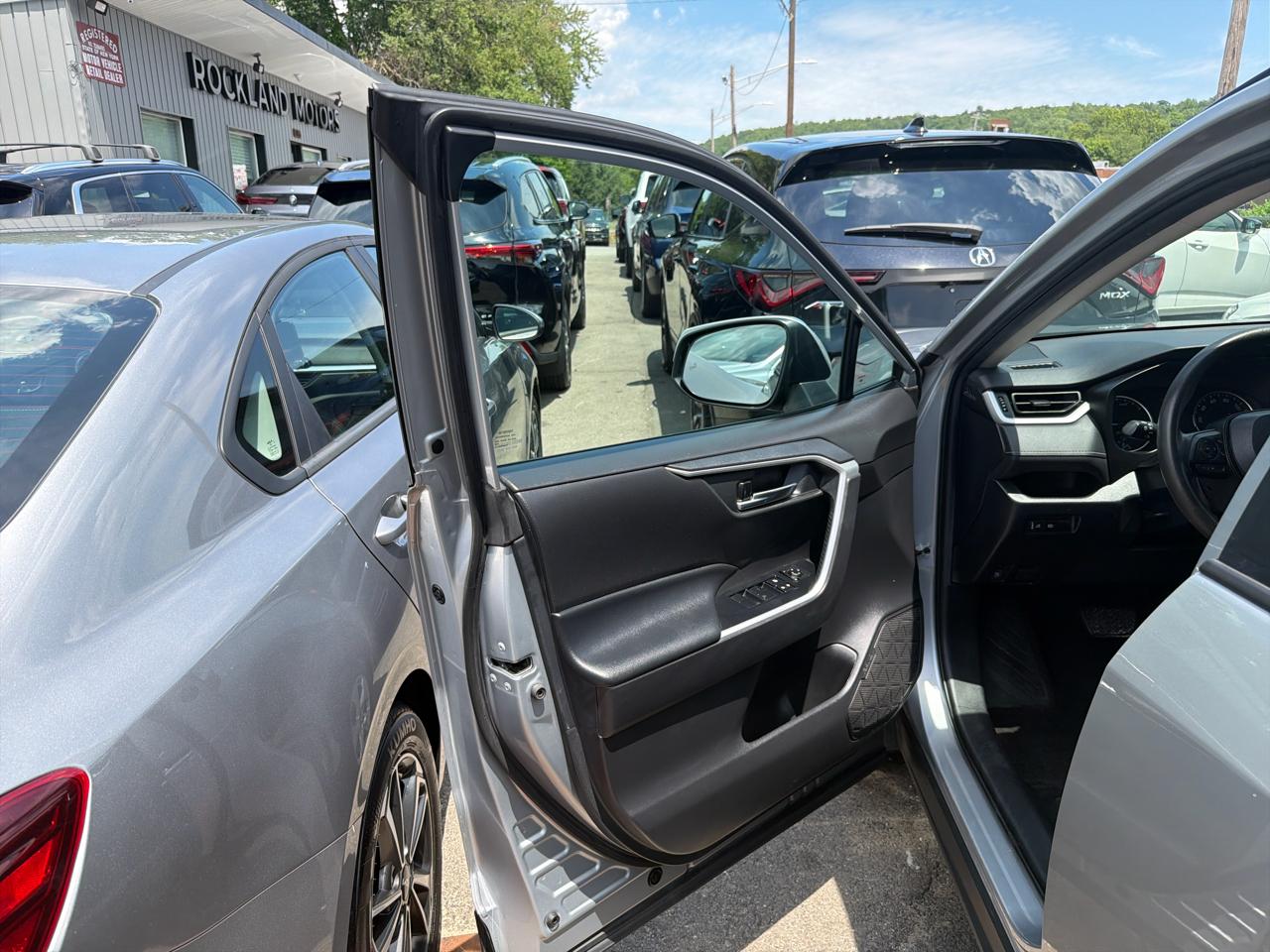Toyota RAV4 Hybrid XLE AWD (Natl) 2020