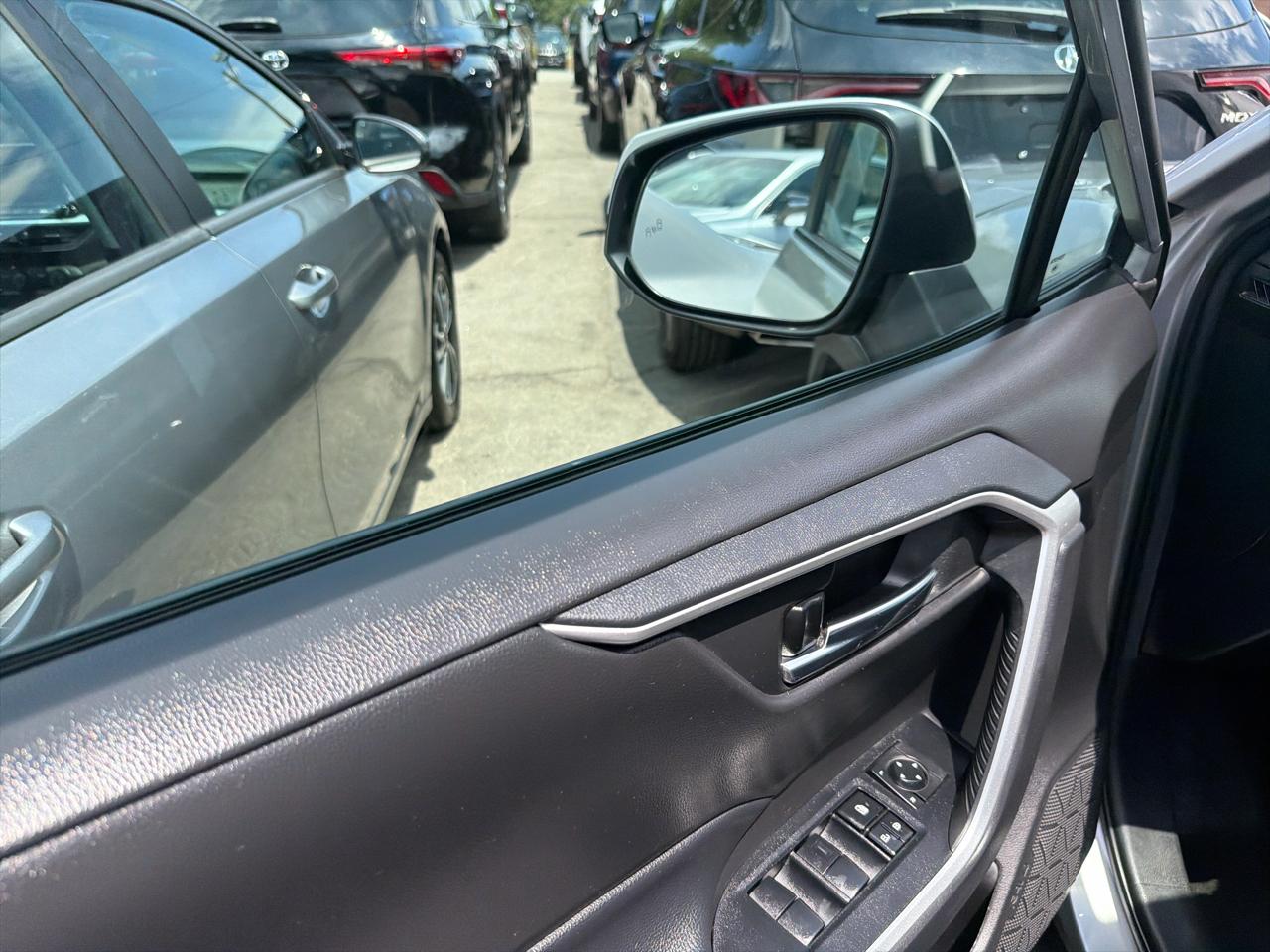 Toyota RAV4 Hybrid XLE AWD (Natl) 2020
