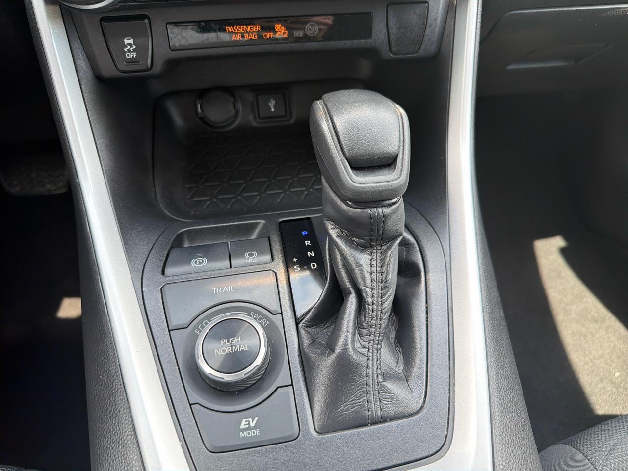 Toyota RAV4 Hybrid XLE AWD (Natl) 2020
