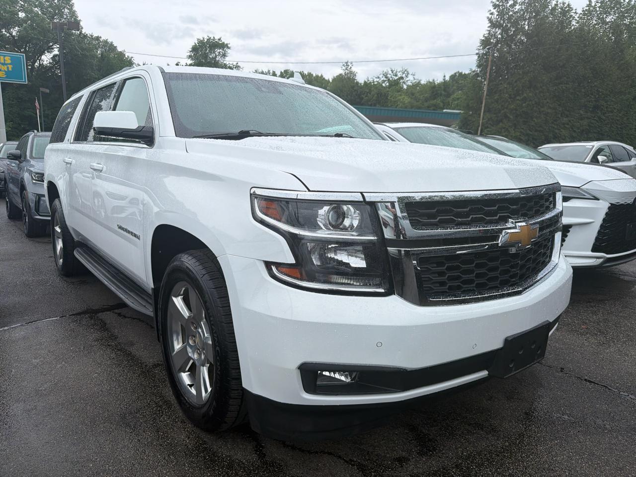 Chevrolet Suburban 4WD 4dr 1500 LT 2017