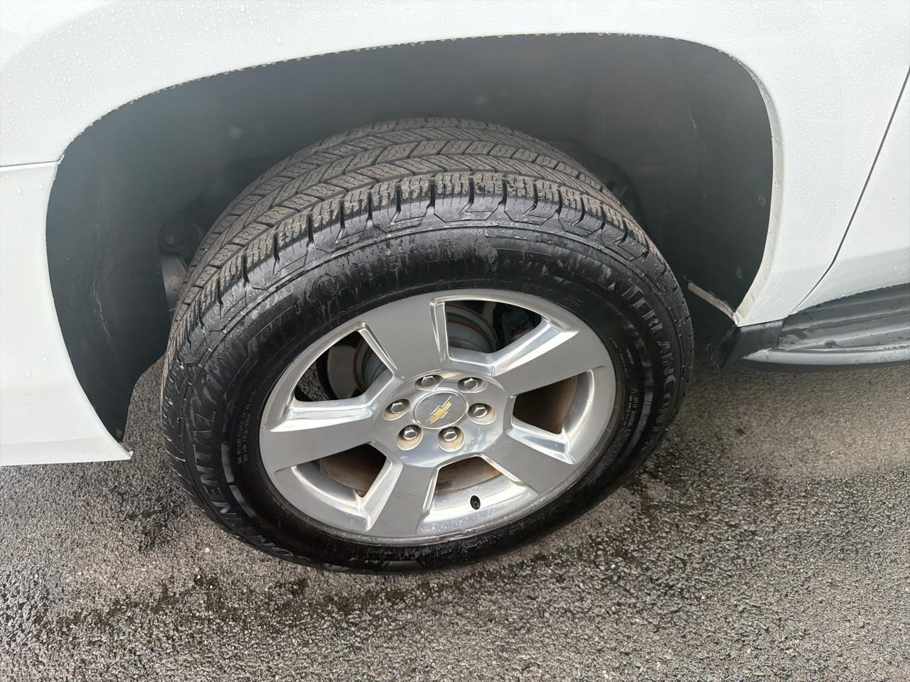 Chevrolet Suburban 4WD 4dr 1500 LT 2017