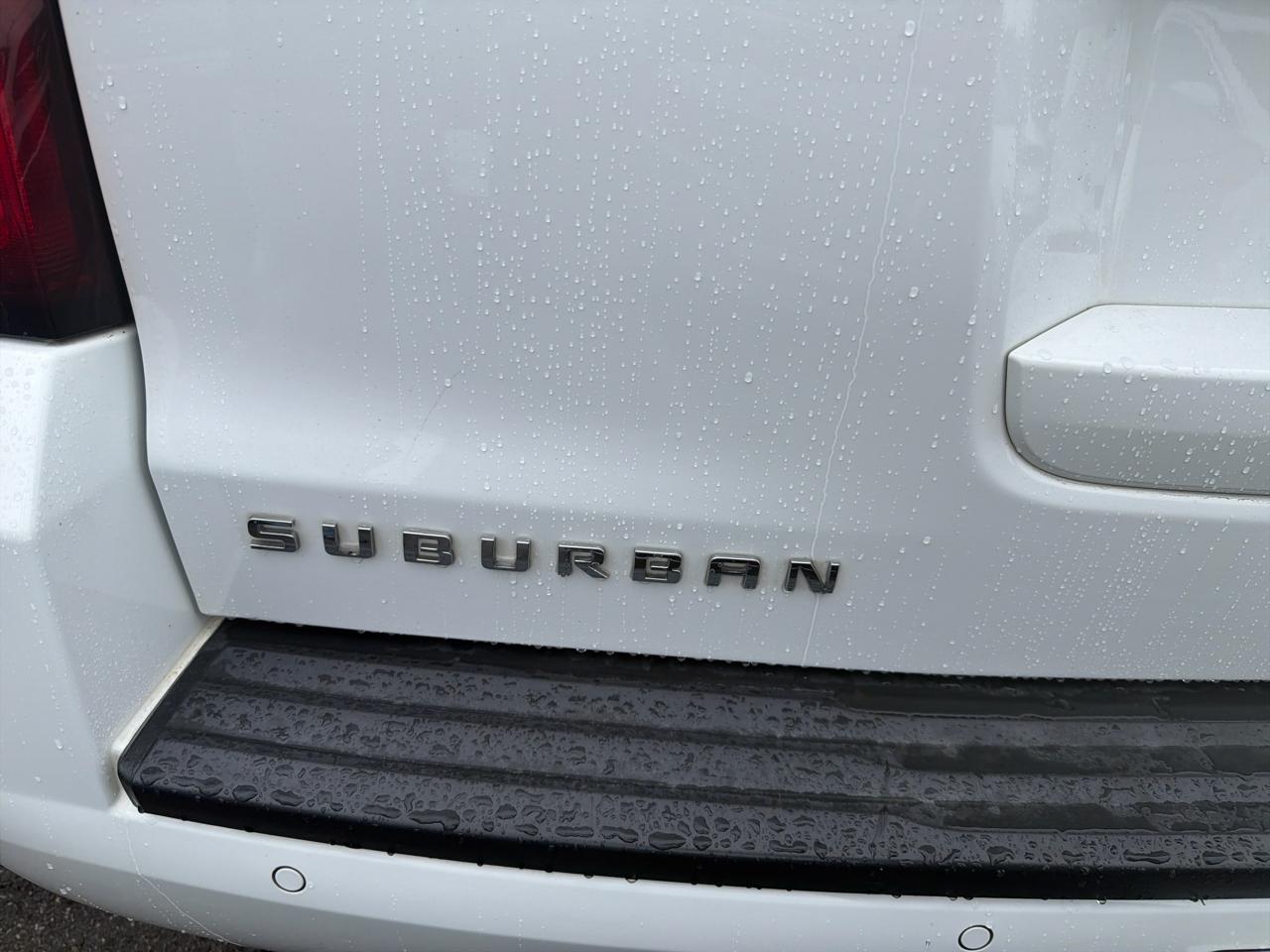 Chevrolet Suburban 4WD 4dr 1500 LT 2017