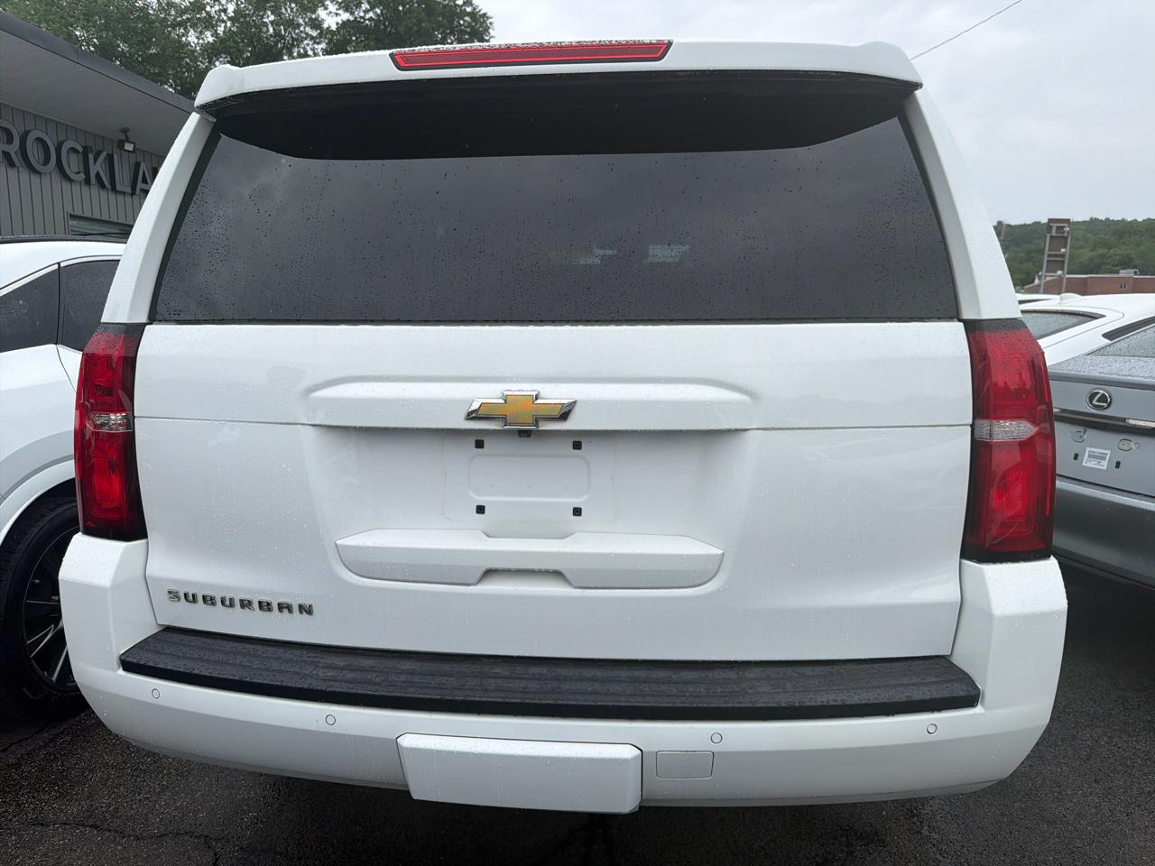 Chevrolet Suburban 4WD 4dr 1500 LT 2017