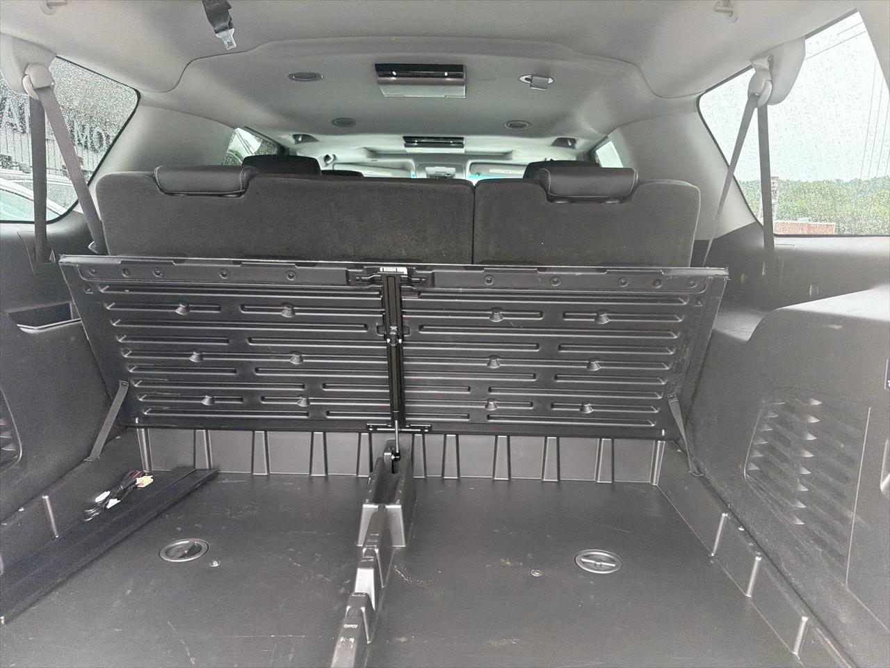 Chevrolet Suburban 4WD 4dr 1500 LT 2017