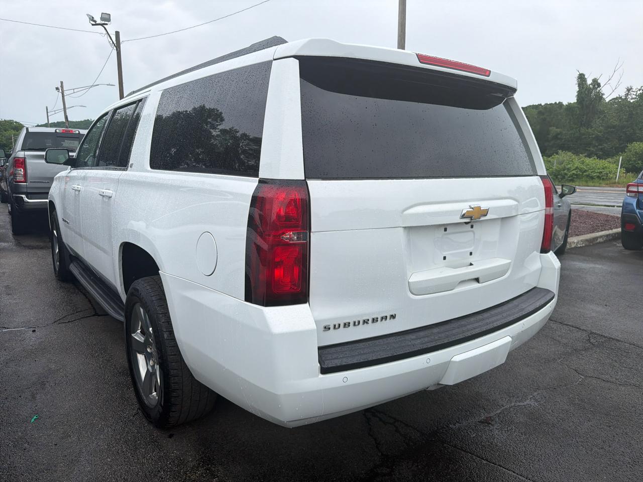 Chevrolet Suburban 4WD 4dr 1500 LT 2017
