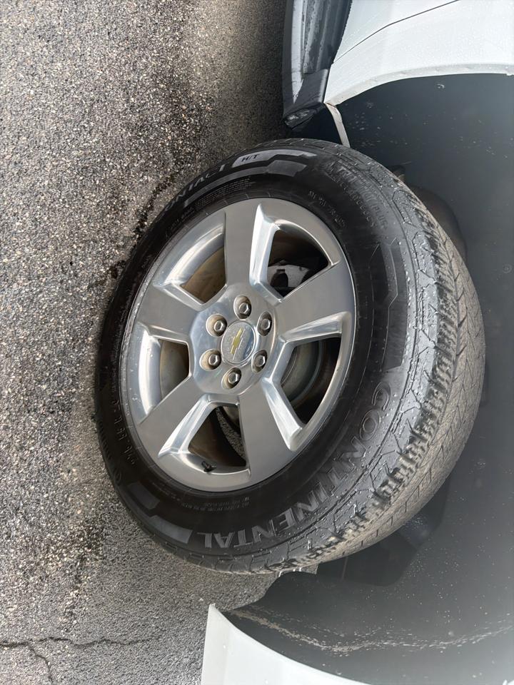 Chevrolet Suburban 4WD 4dr 1500 LT 2017