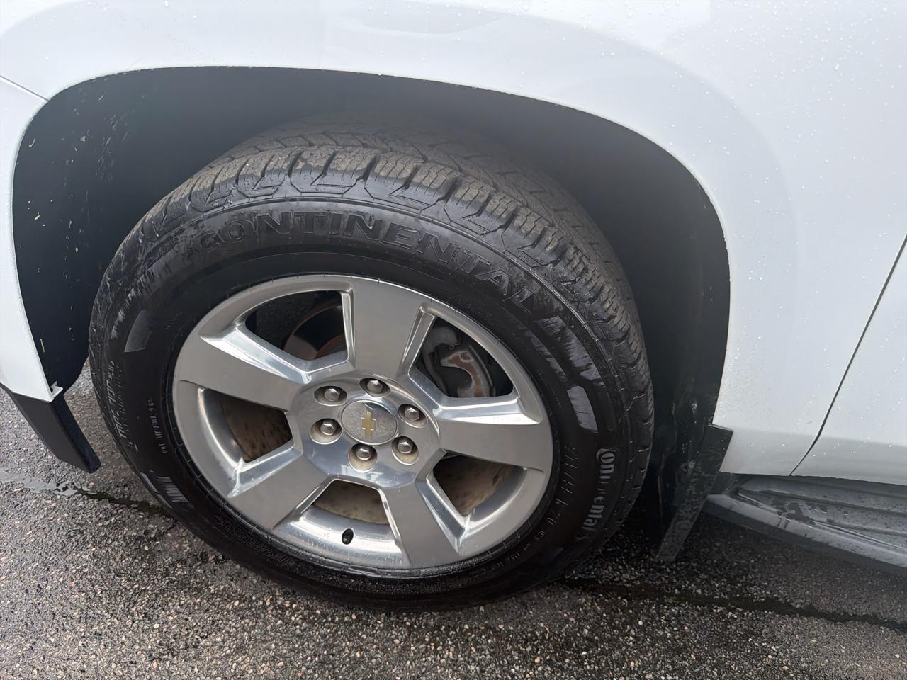 Chevrolet Suburban 4WD 4dr 1500 LT 2017