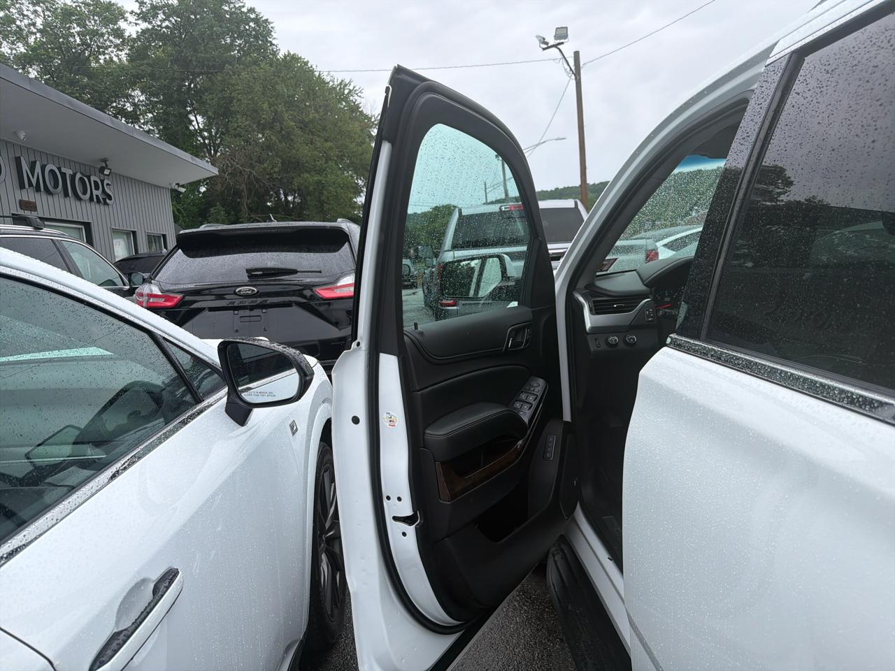 Chevrolet Suburban 4WD 4dr 1500 LT 2017