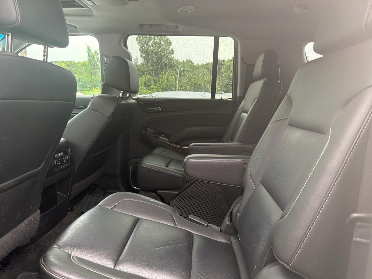 Chevrolet Suburban 4WD 4dr 1500 LT 2017