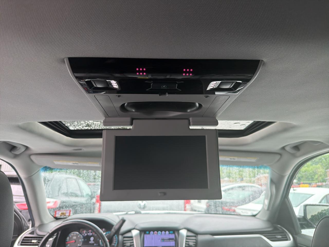 Chevrolet Suburban 4WD 4dr 1500 LT 2017