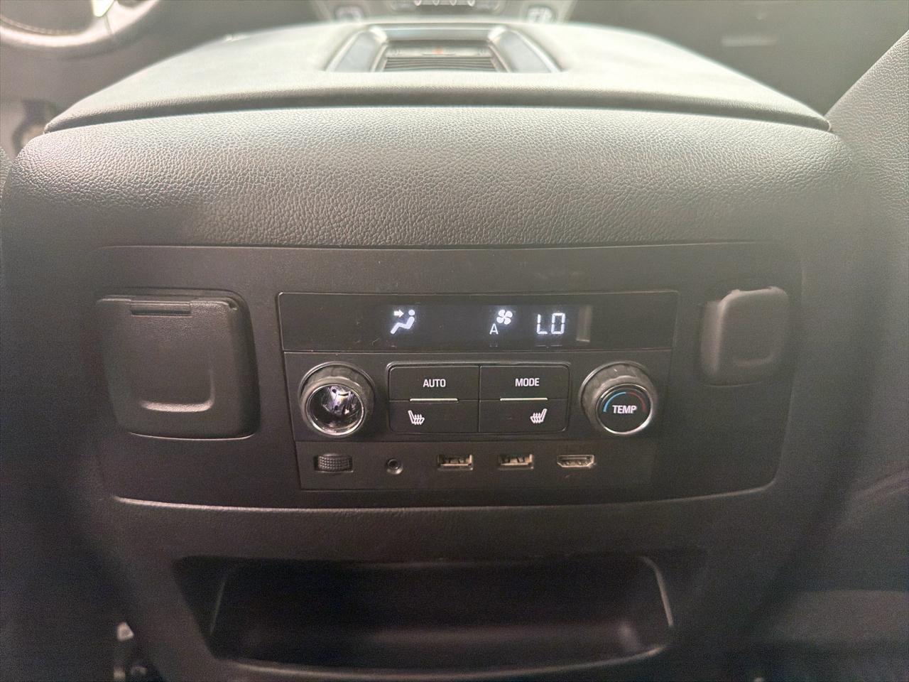Chevrolet Suburban 4WD 4dr 1500 LT 2017