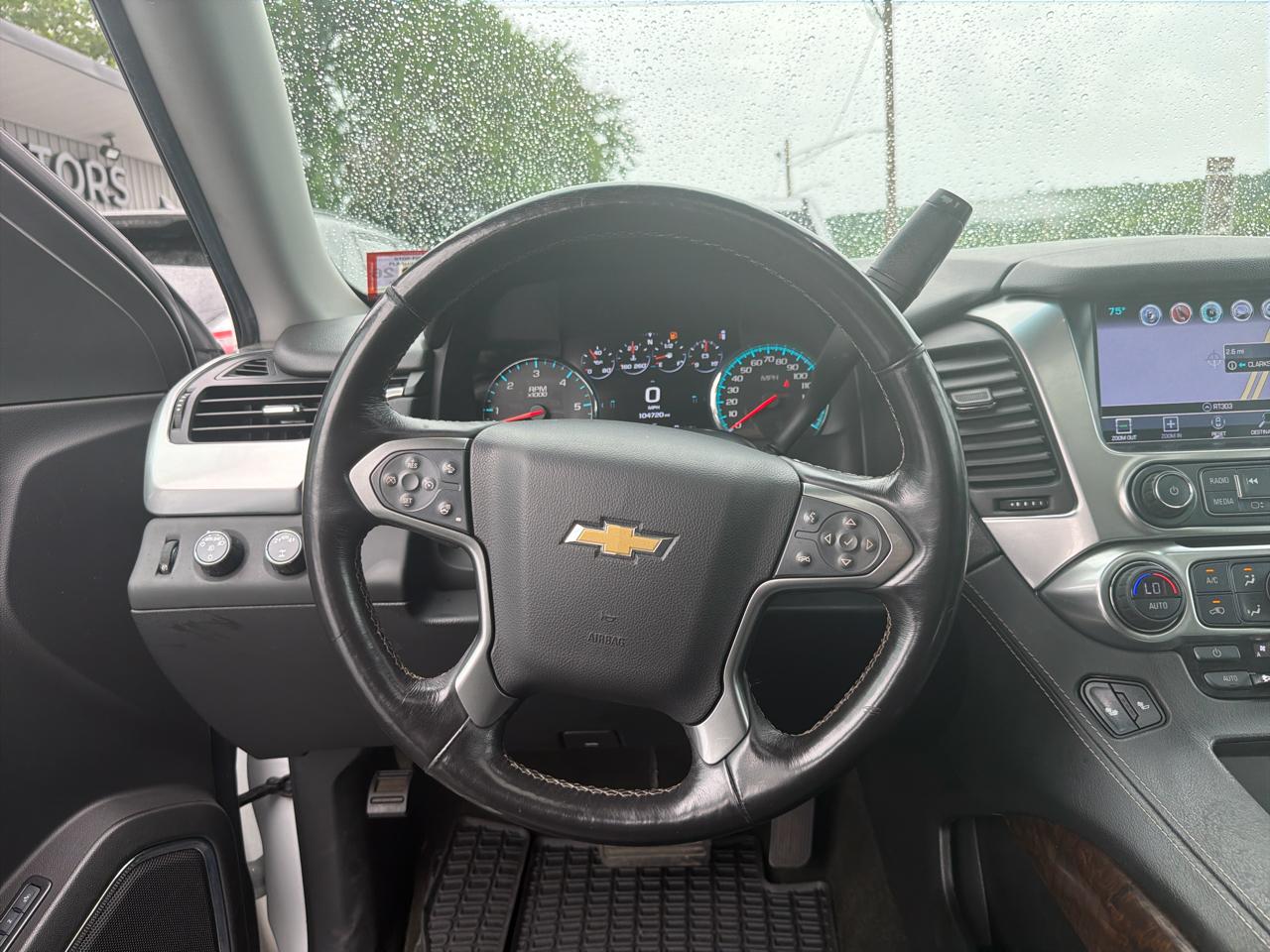 Chevrolet Suburban 4WD 4dr 1500 LT 2017