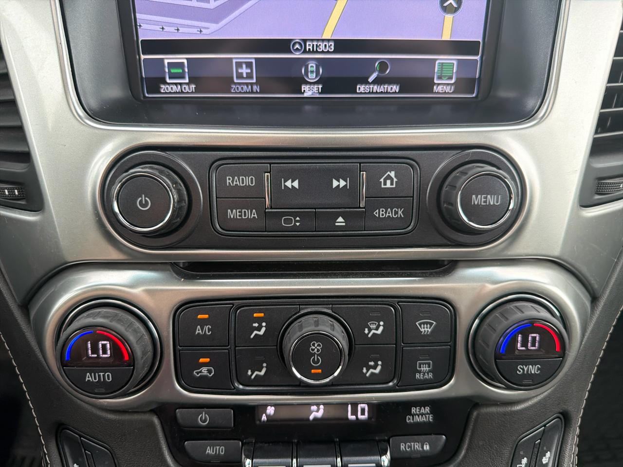 Chevrolet Suburban 4WD 4dr 1500 LT 2017