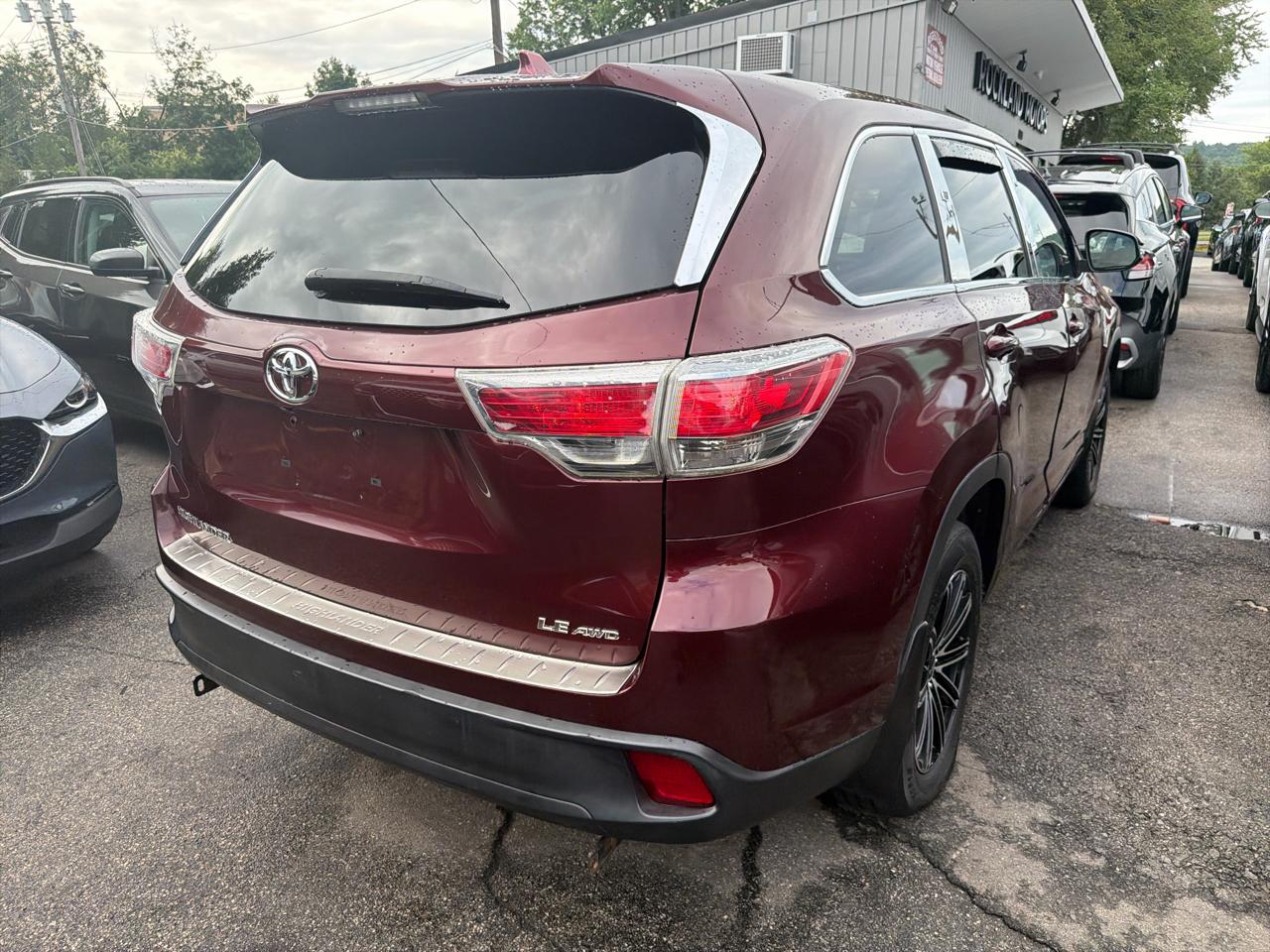 Toyota Highlander AWD 4dr V6 LE (Natl) 2015