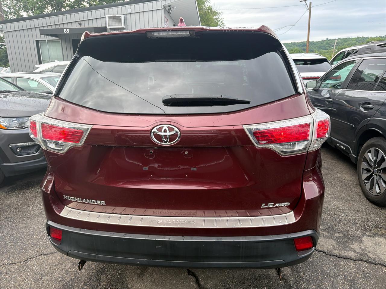 Toyota Highlander AWD 4dr V6 LE (Natl) 2015