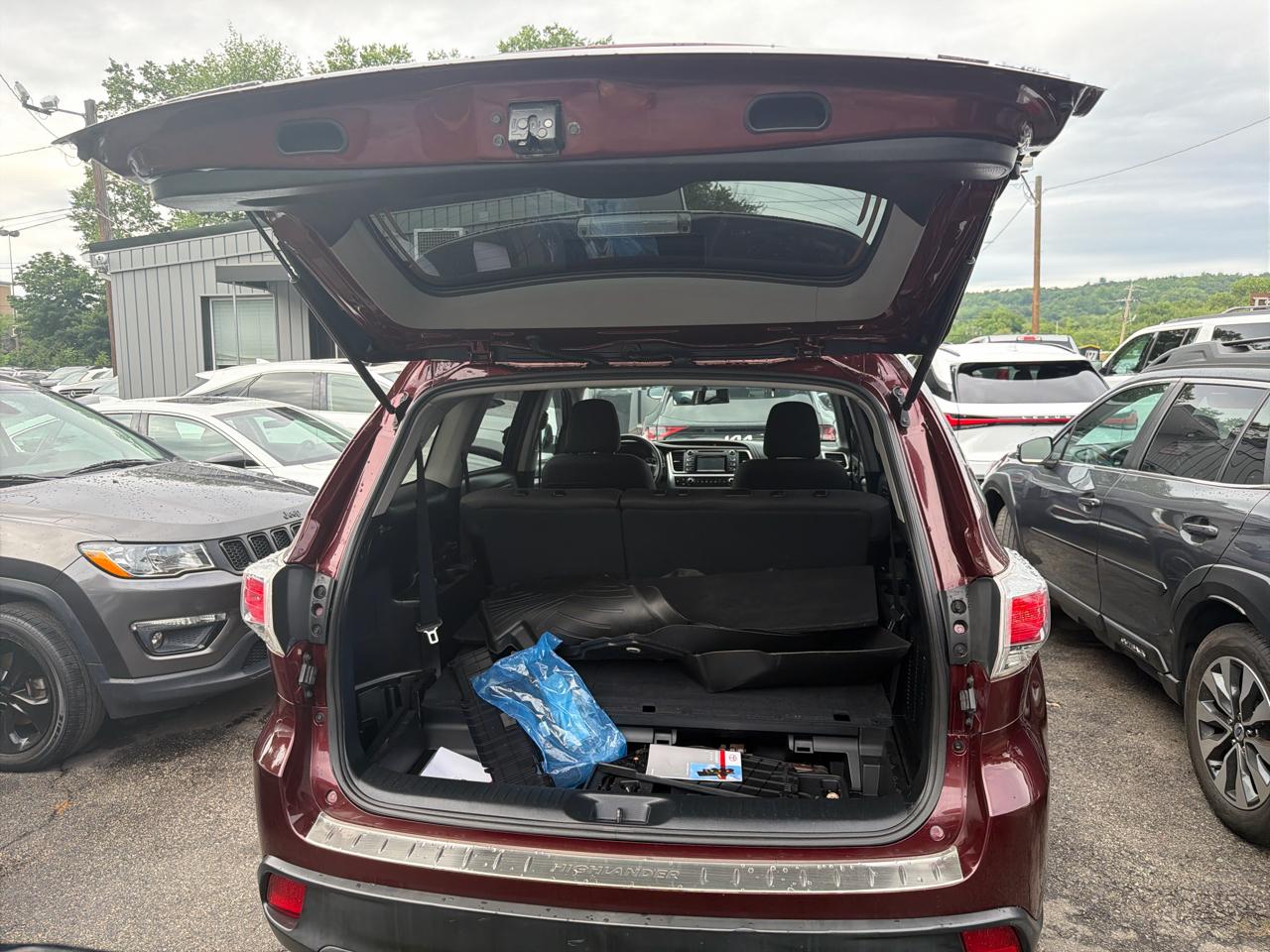 Toyota Highlander AWD 4dr V6 LE (Natl) 2015
