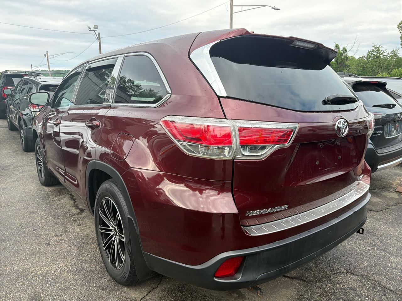 Toyota Highlander AWD 4dr V6 LE (Natl) 2015