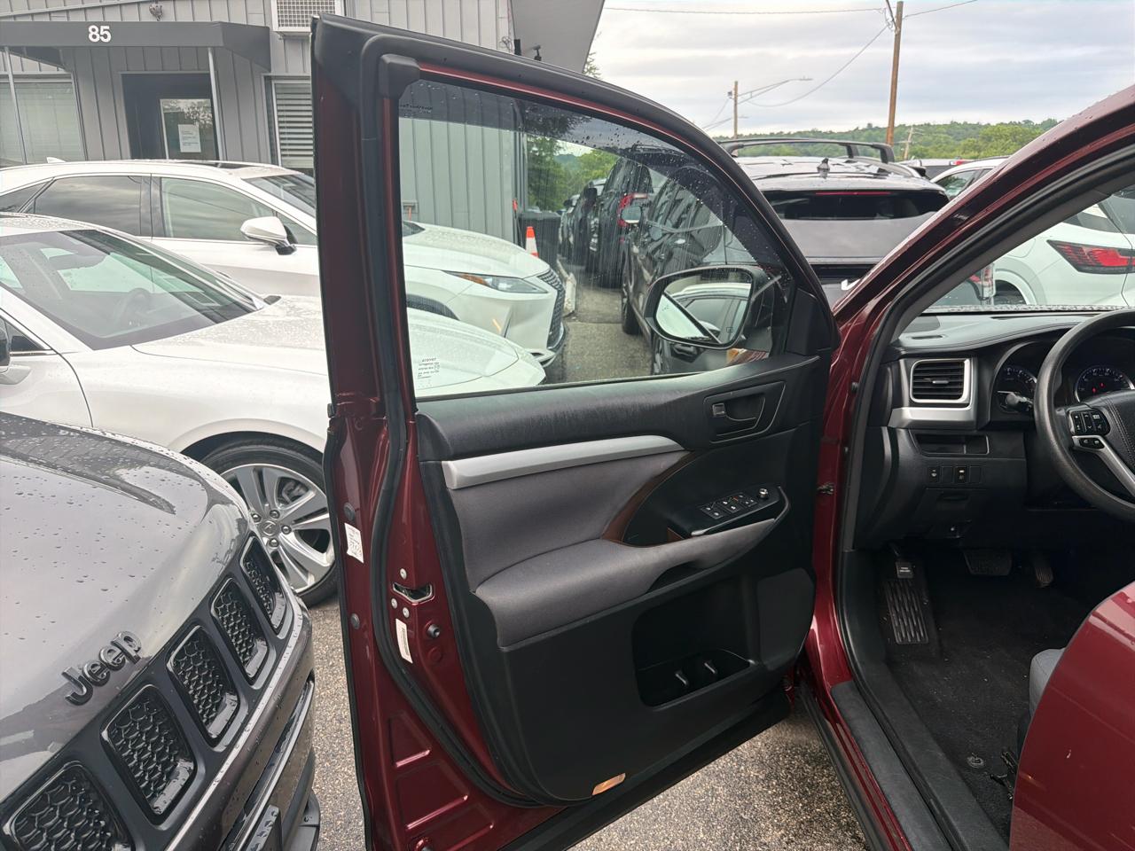 Toyota Highlander AWD 4dr V6 LE (Natl) 2015