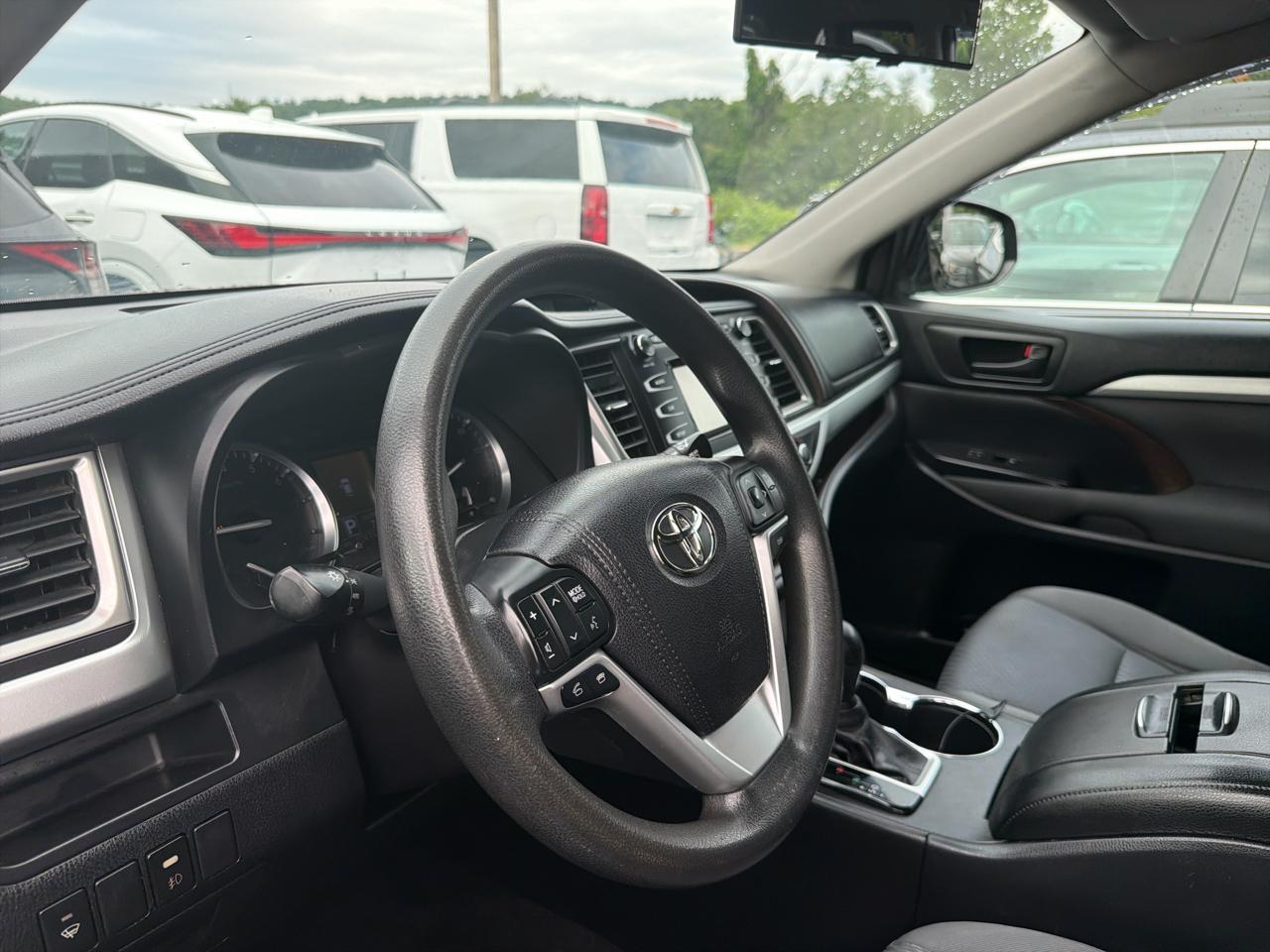 Toyota Highlander AWD 4dr V6 LE (Natl) 2015