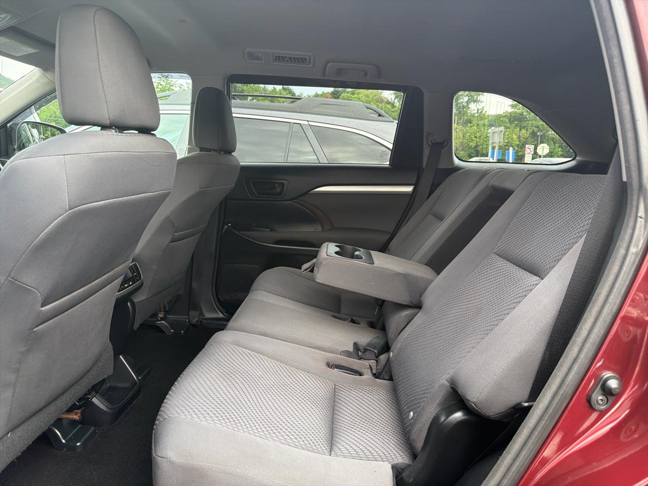 Toyota Highlander AWD 4dr V6 LE (Natl) 2015