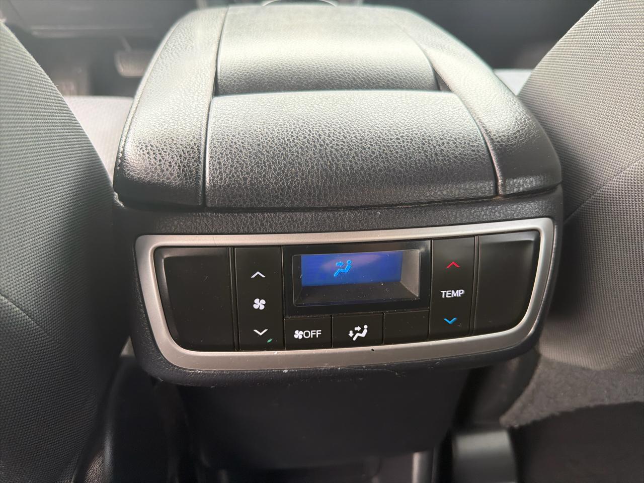 Toyota Highlander AWD 4dr V6 LE (Natl) 2015
