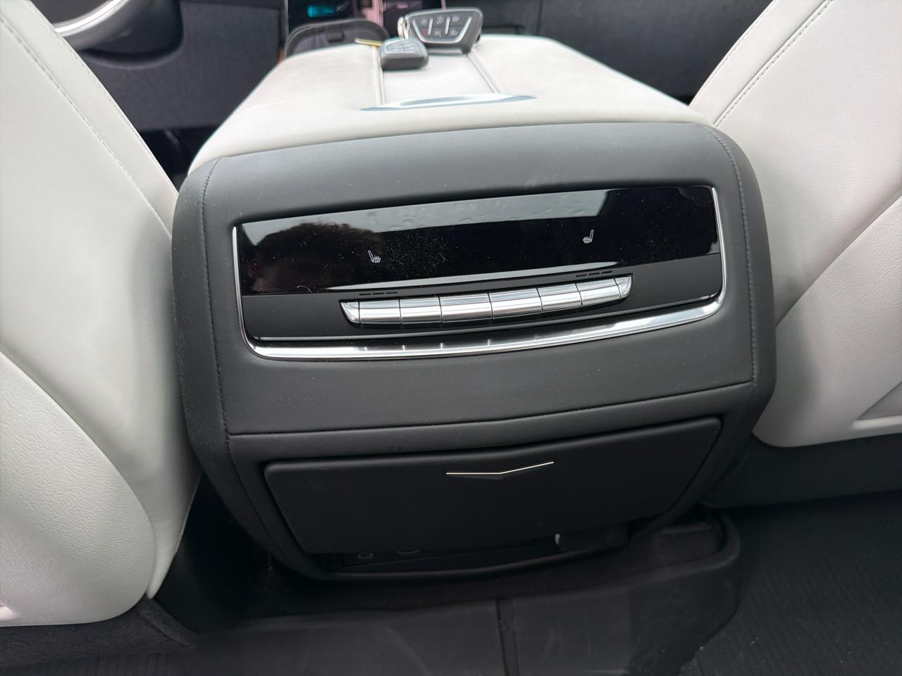 Cadillac Escalade ESV 4WD 4dr Sport Platinum 2025