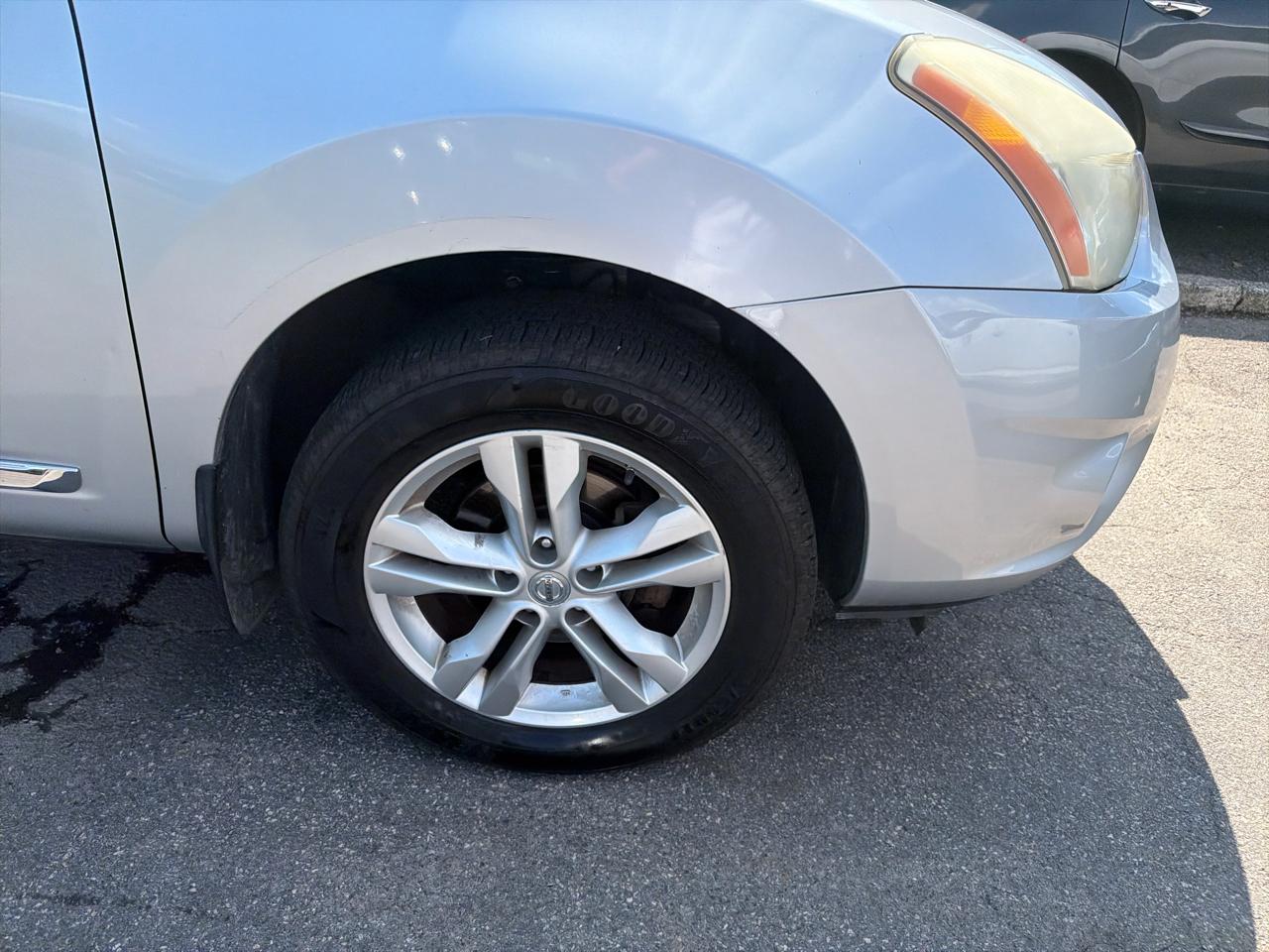 Nissan Rogue AWD 4dr SV 2012