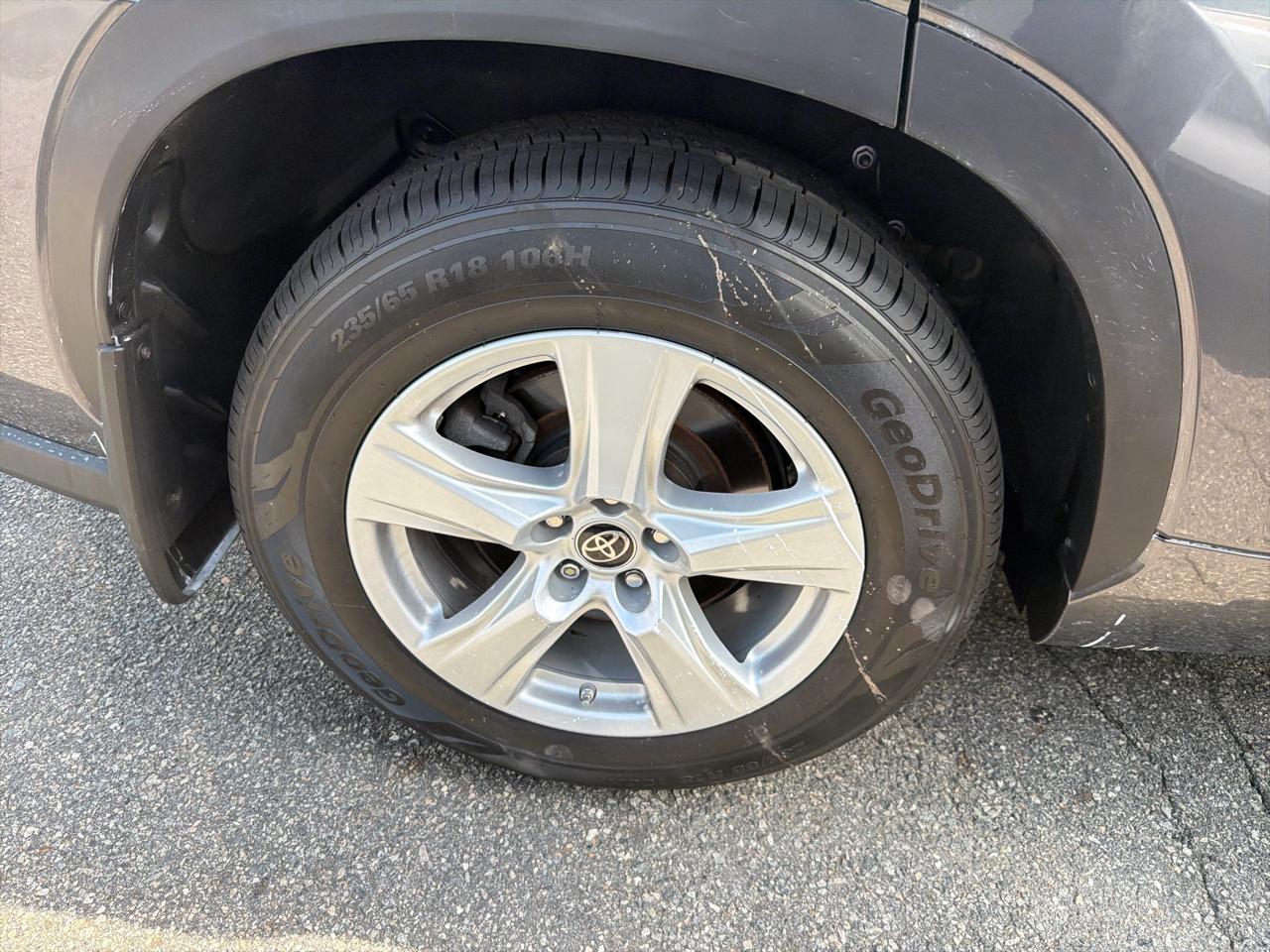 Toyota Highlander LE AWD (Natl) 2023