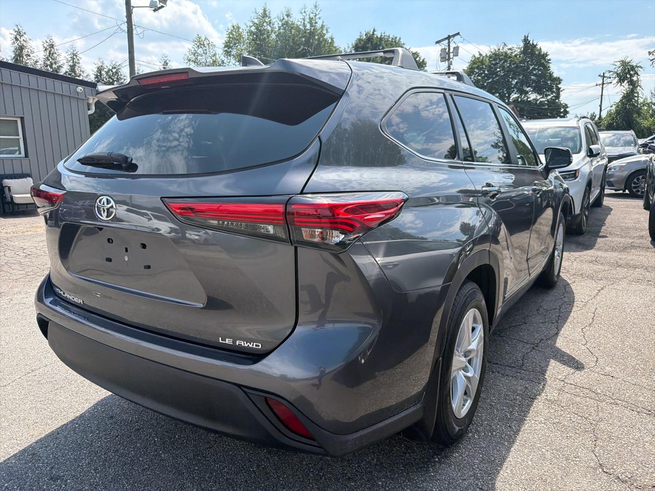 Toyota Highlander LE AWD (Natl) 2023