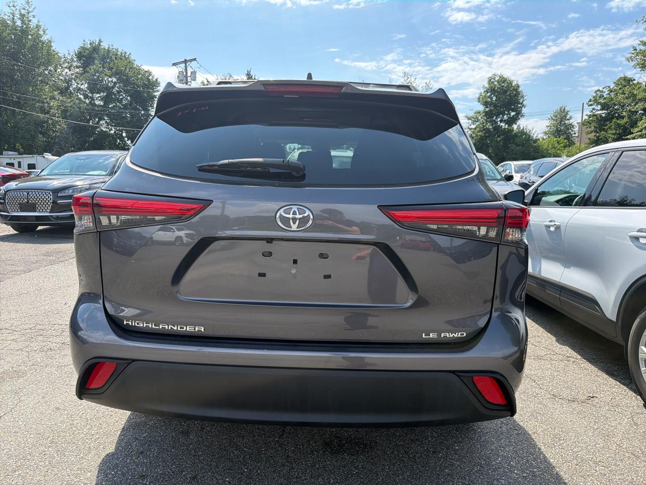 Toyota Highlander LE AWD (Natl) 2023