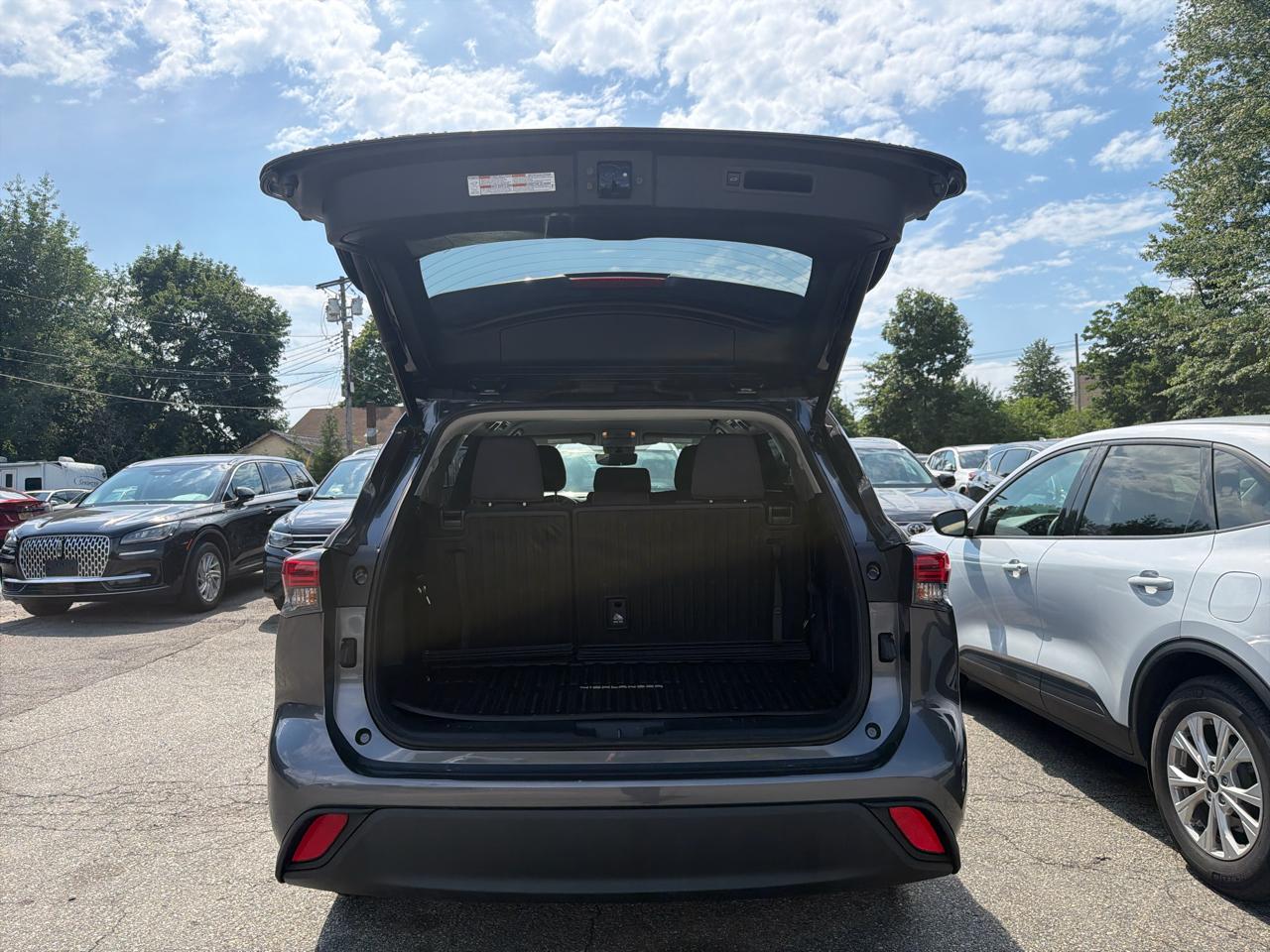Toyota Highlander LE AWD (Natl) 2023