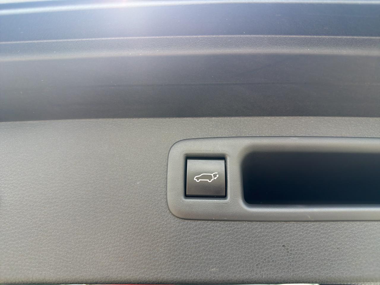 Toyota Highlander LE AWD (Natl) 2023