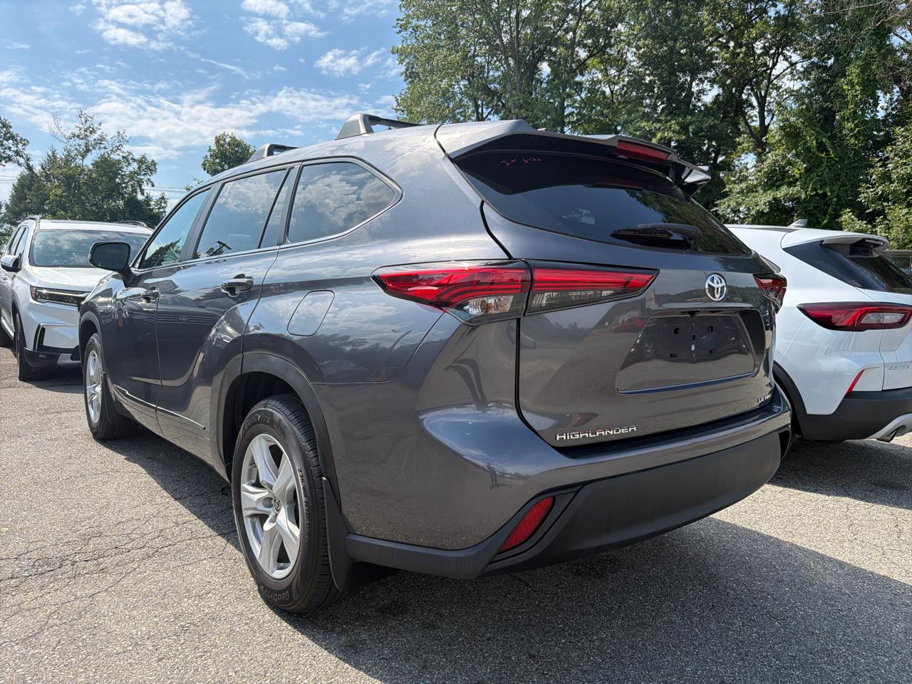 Toyota Highlander LE AWD (Natl) 2023