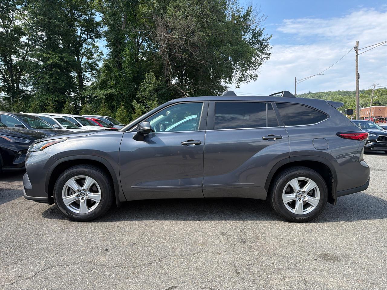 Toyota Highlander LE AWD (Natl) 2023