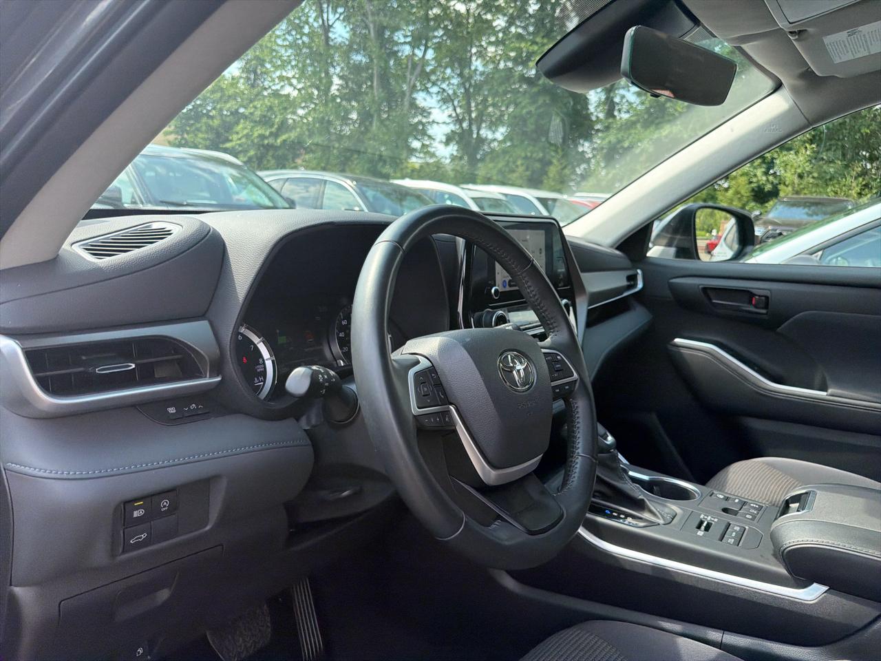 Toyota Highlander LE AWD (Natl) 2023