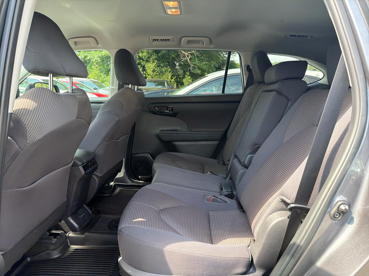 Toyota Highlander LE AWD (Natl) 2023