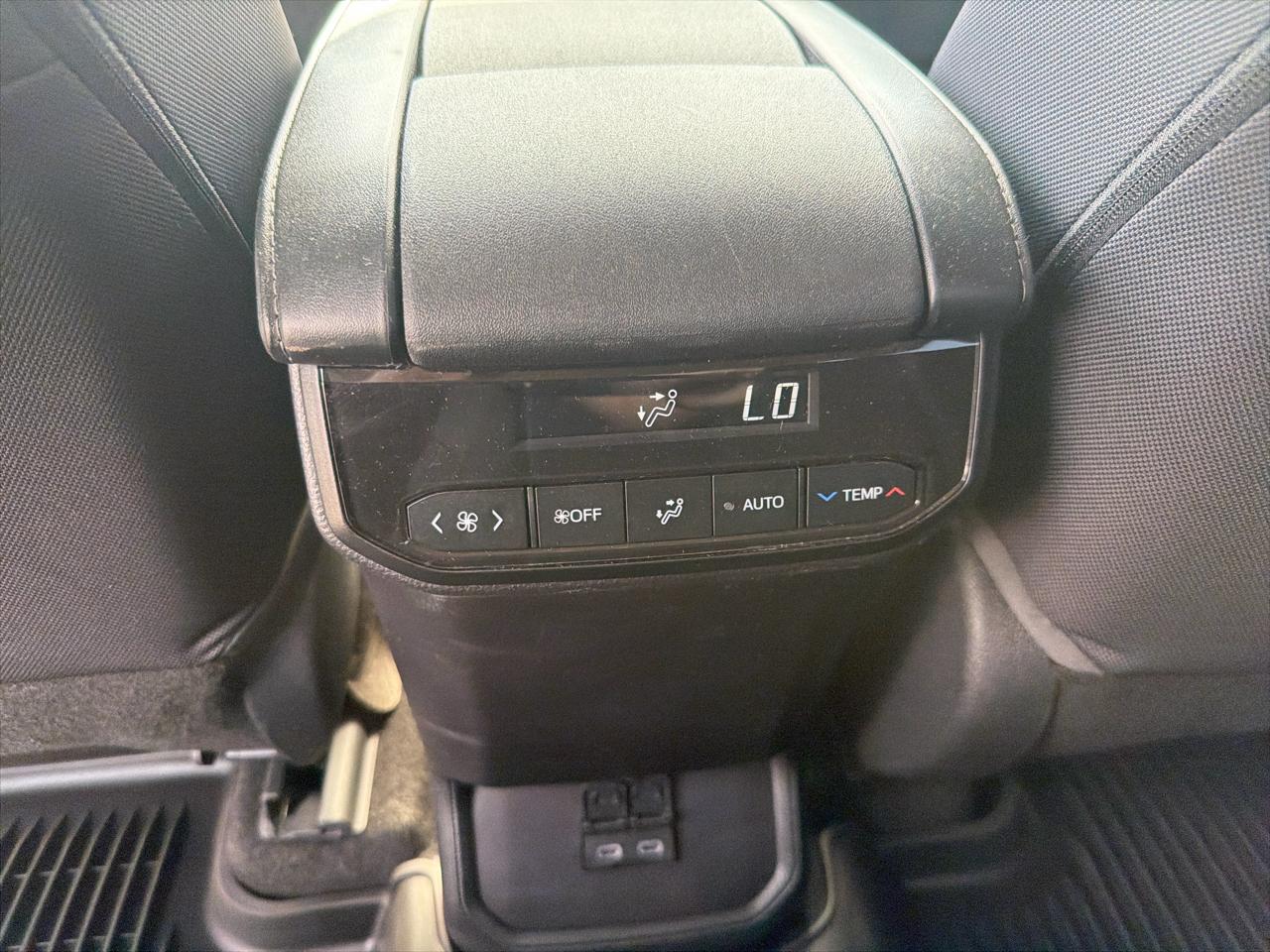 Toyota Highlander LE AWD (Natl) 2023