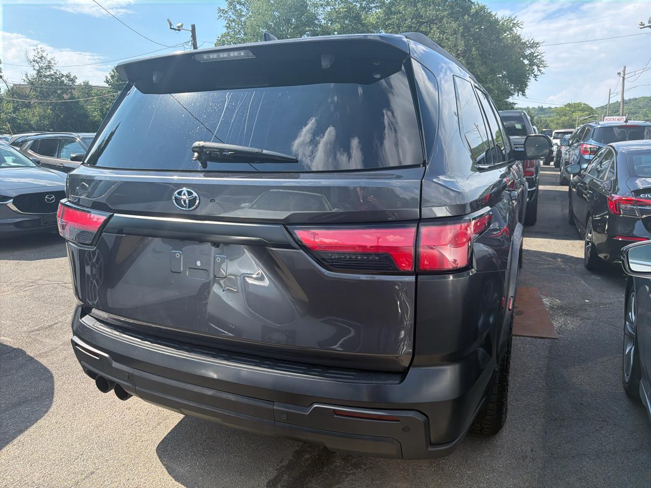 Toyota Sequoia Capstone 4WD (Natl) 2023