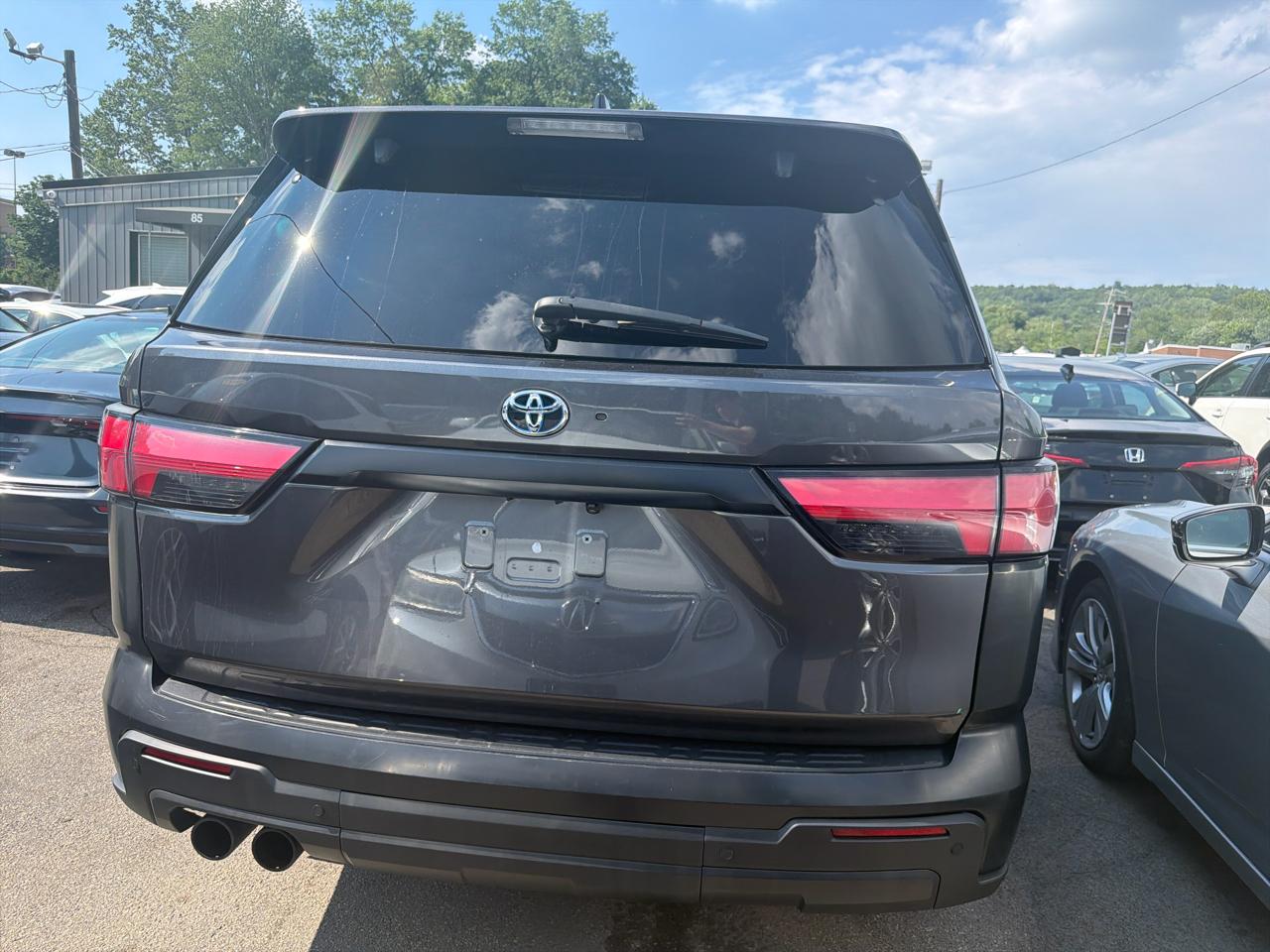 Toyota Sequoia Capstone 4WD (Natl) 2023