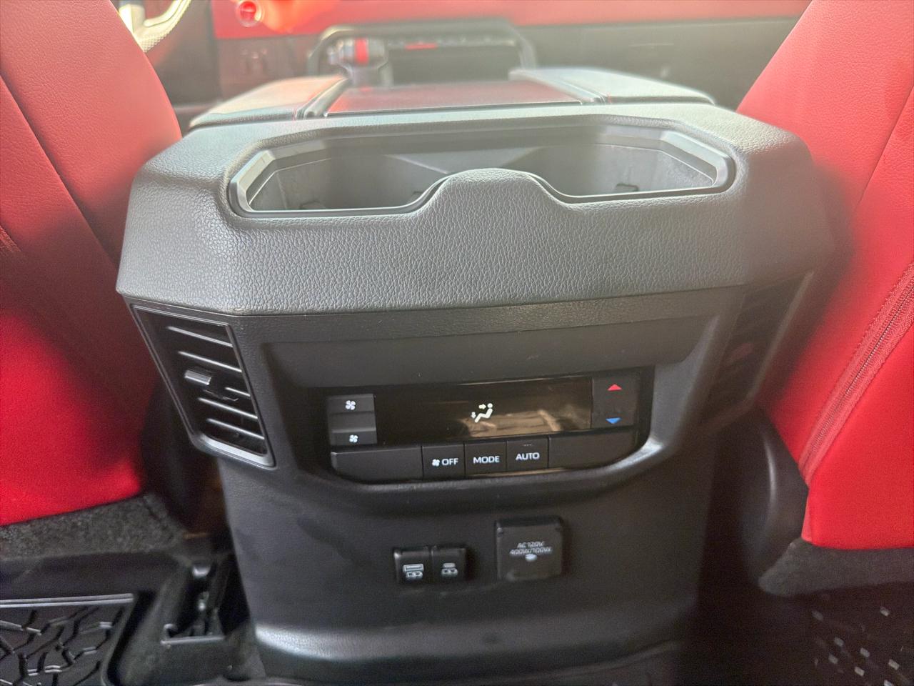 Toyota Sequoia Capstone 4WD (Natl) 2023