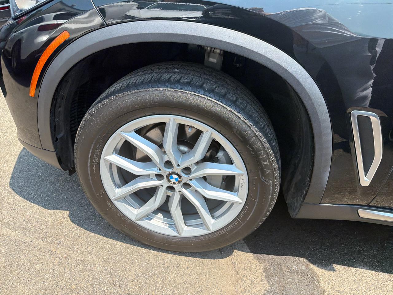 BMW X5 xDrive40i Sports Activity Vehicle 2023