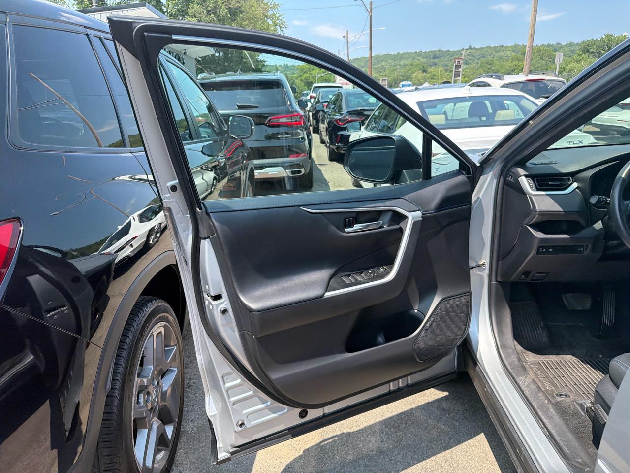 Toyota RAV4 Hybrid XSE AWD (Natl) 2021