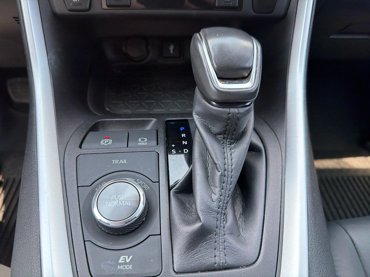 Toyota RAV4 Hybrid XSE AWD (Natl) 2021