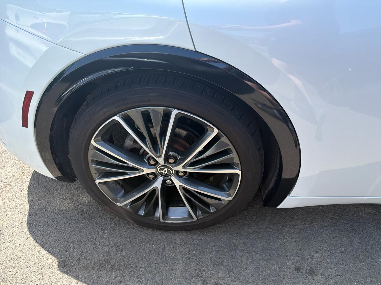 Toyota Prius Limited AWD (Natl) 2023