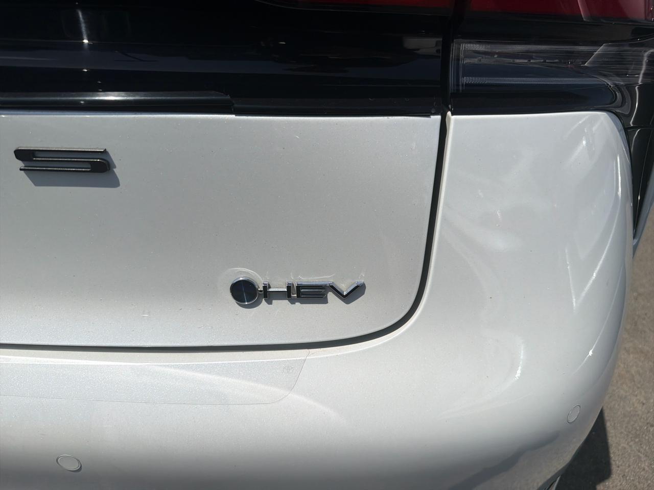 Toyota Prius Limited AWD (Natl) 2023