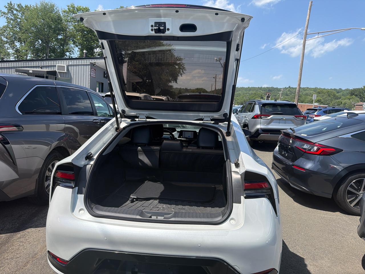 Toyota Prius Limited AWD (Natl) 2023