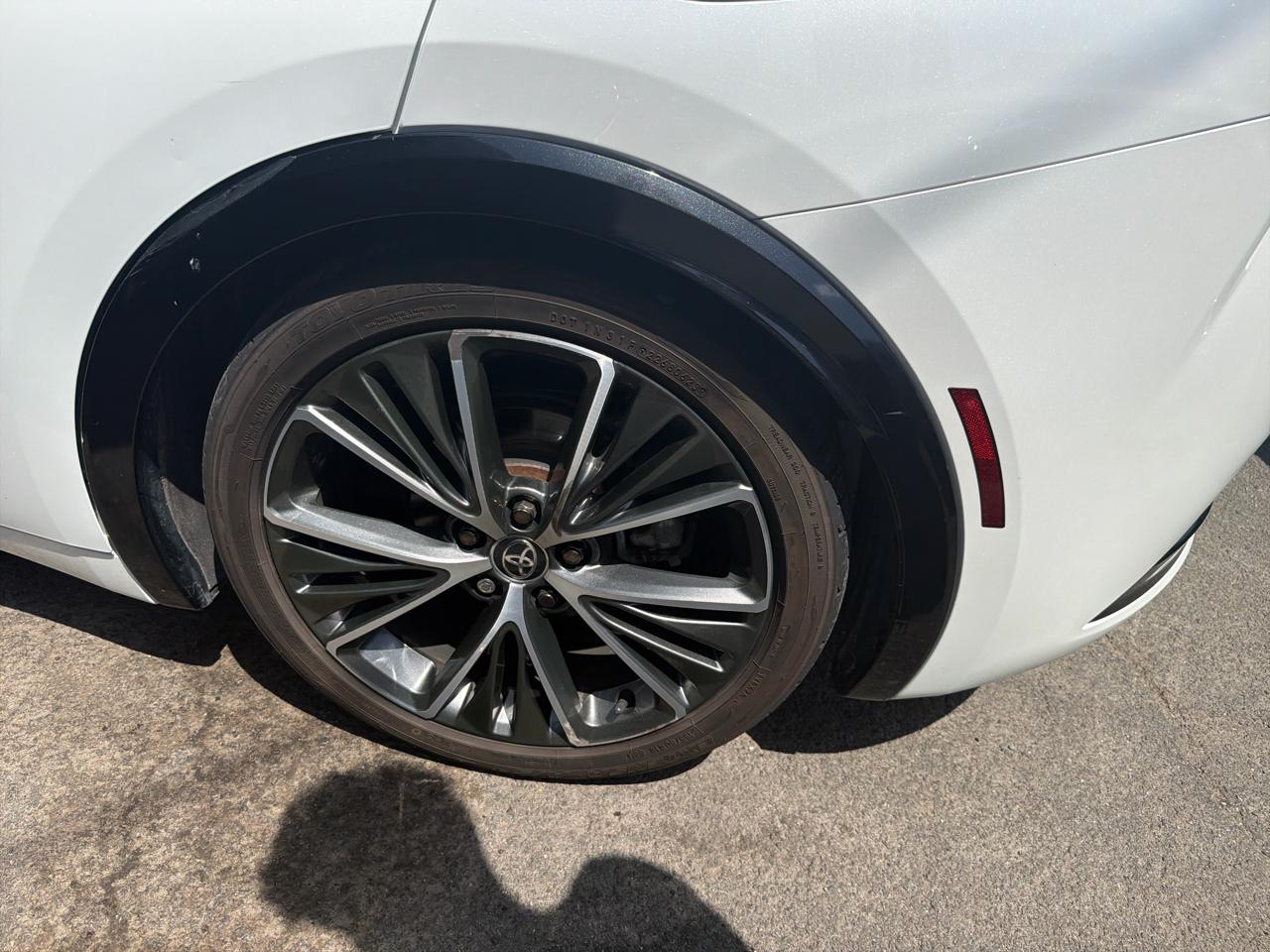 Toyota Prius Limited AWD (Natl) 2023