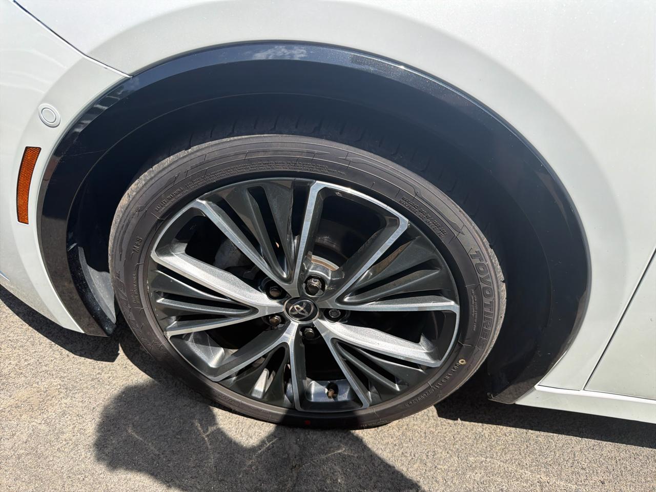 Toyota Prius Limited AWD (Natl) 2023