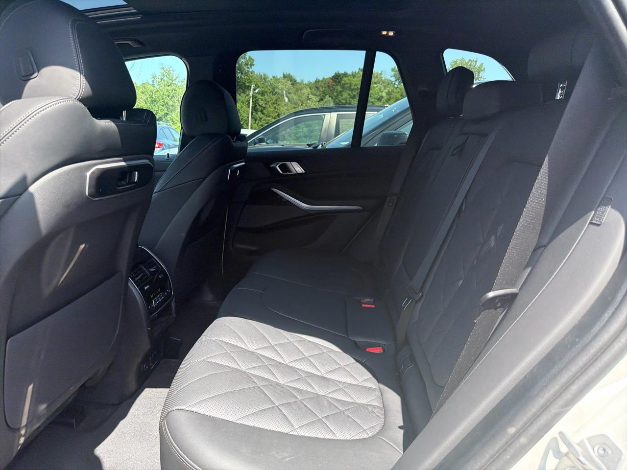 BMW X5 xDrive40i Sports Activity Vehicle 2025